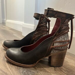 Freebird Black and Brown Heeled shoes